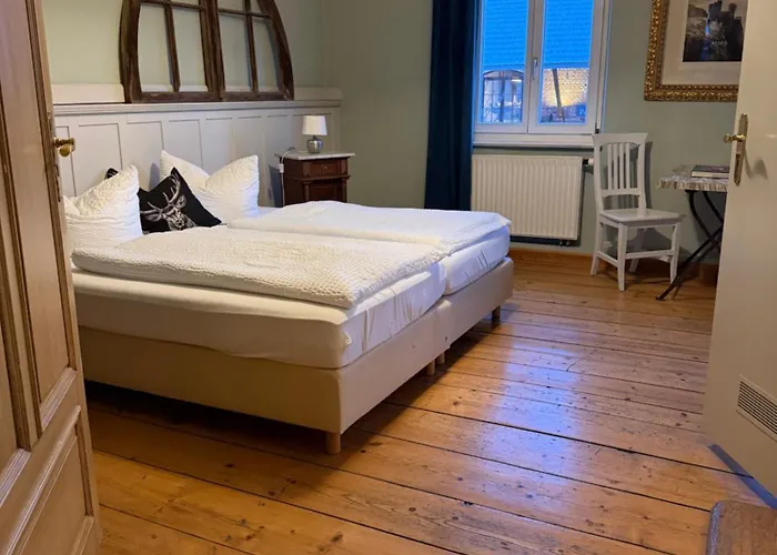Staudham Inn *